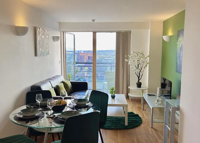 Stylish Apartment Leeds City Centre With 2 Balconies